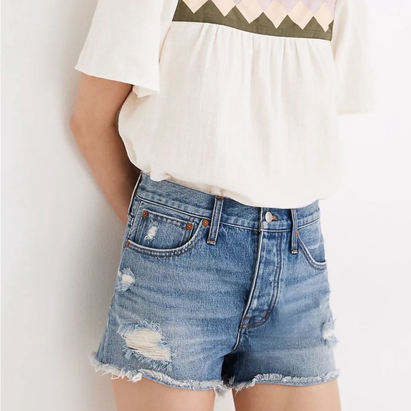 Madewell Relaxed Denim Shorts in Homecrest Wash: Ripped Edition - Picture 2 of 3